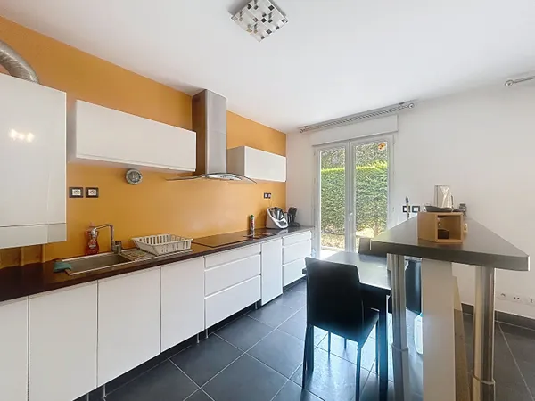 COUP DE COEUR - T2 AVEC JARDIN PRIVATIF, GARAGE & PARKING !