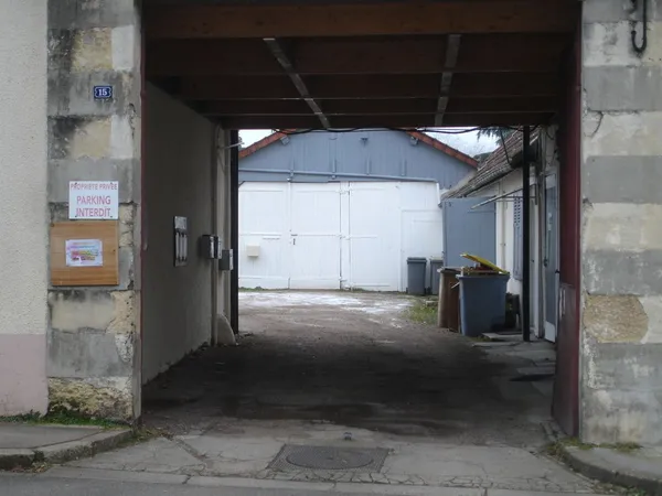 Local commercial à usage d'atelier / de hangar / d'entrepôt