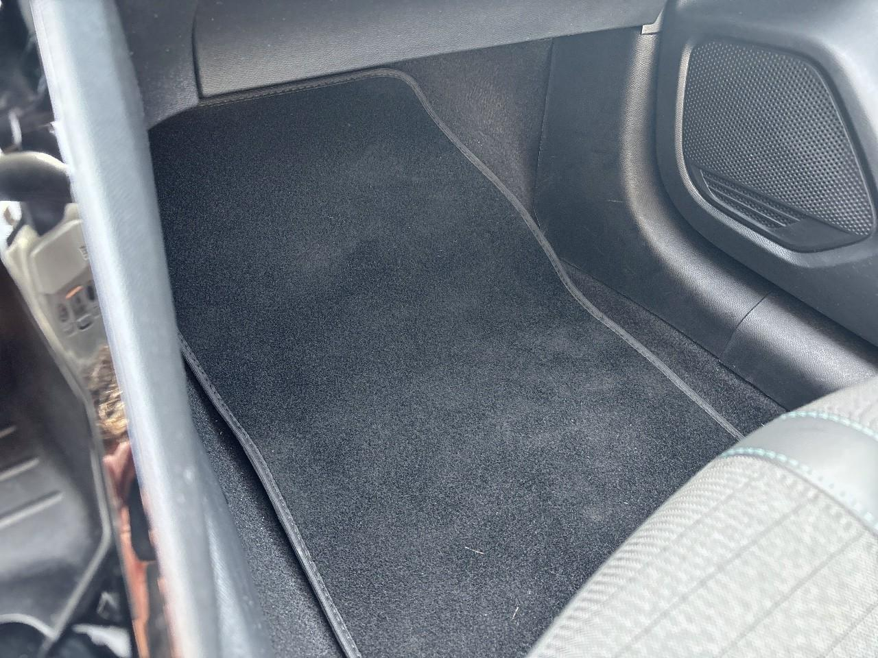 Peugeot 208 1.2 puretech 100ch s&s allure — photo 22