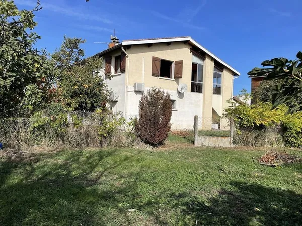 Belle Villa avec potentiel locatif sur un jardin de 1 065m2, commodités accessibles à pied