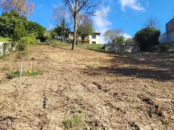 Terrain 809 m²