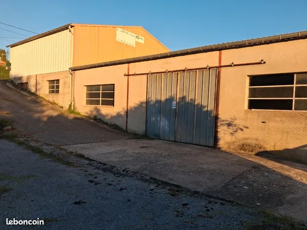 Hangars a louer