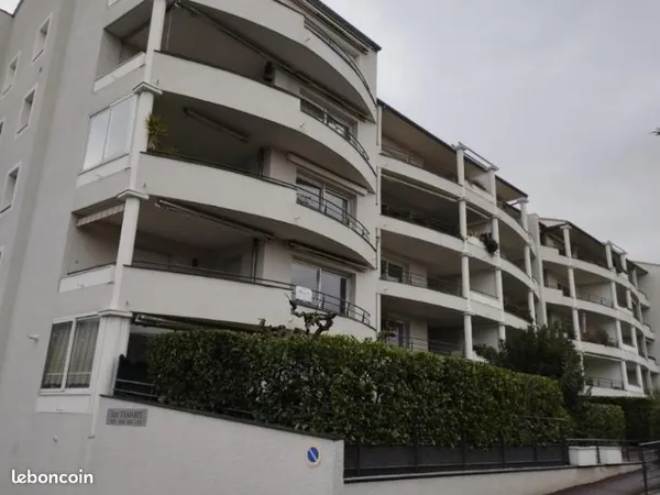 Appartement T4 84 m² très bon standing à proximité Clinique Pasteur