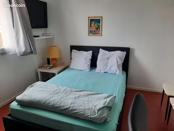 Chambre meublée