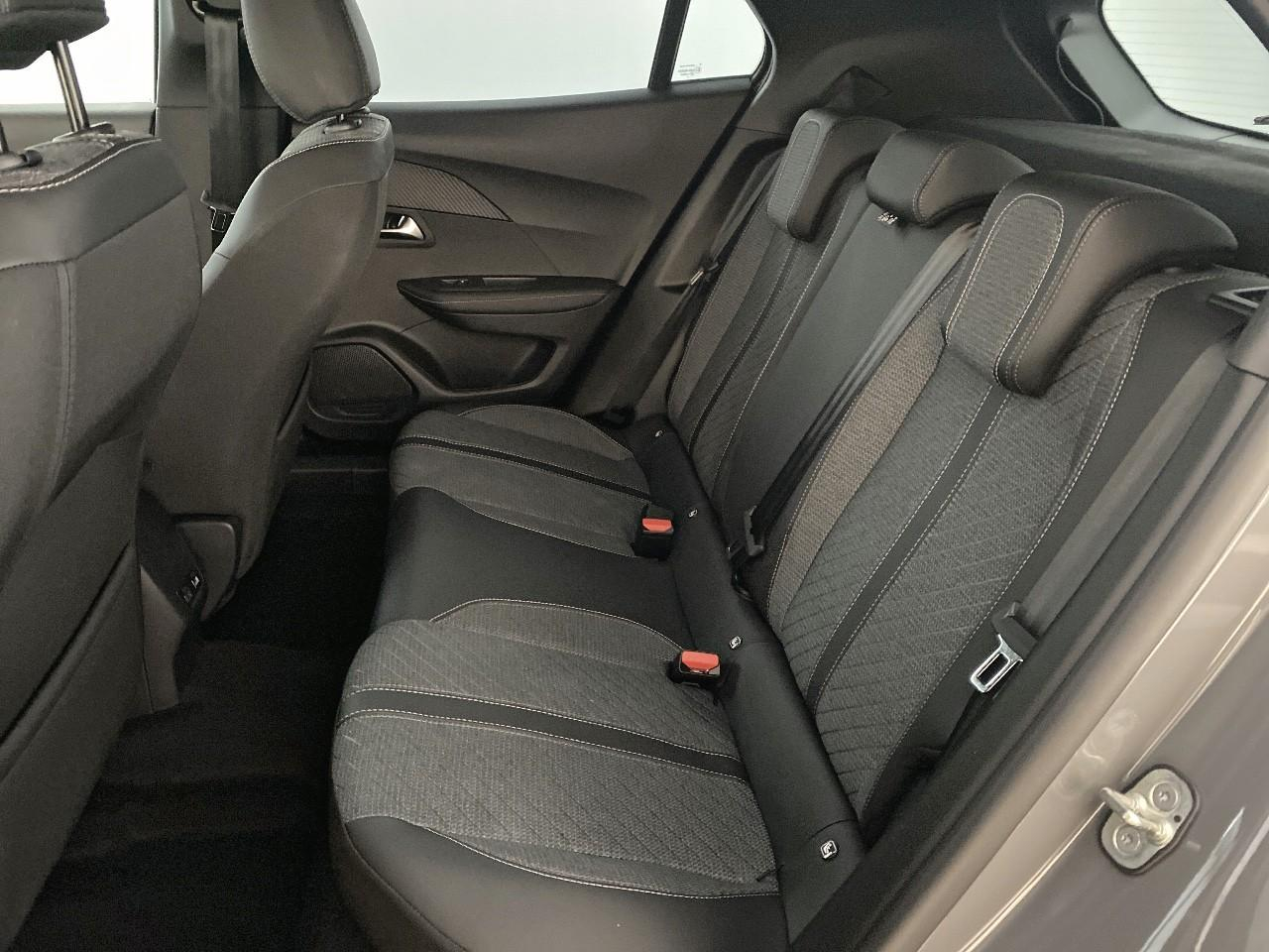 Peugeot 2008 hybrid 145 ch e-dcs6 allure — photo 10