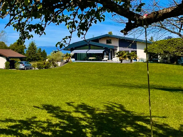 VILLA D'ARCHITECTE DE PRESTIGE AU BORD DU LAC LÉMAN ? 265 m²