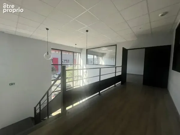 Commerce 345 m²
