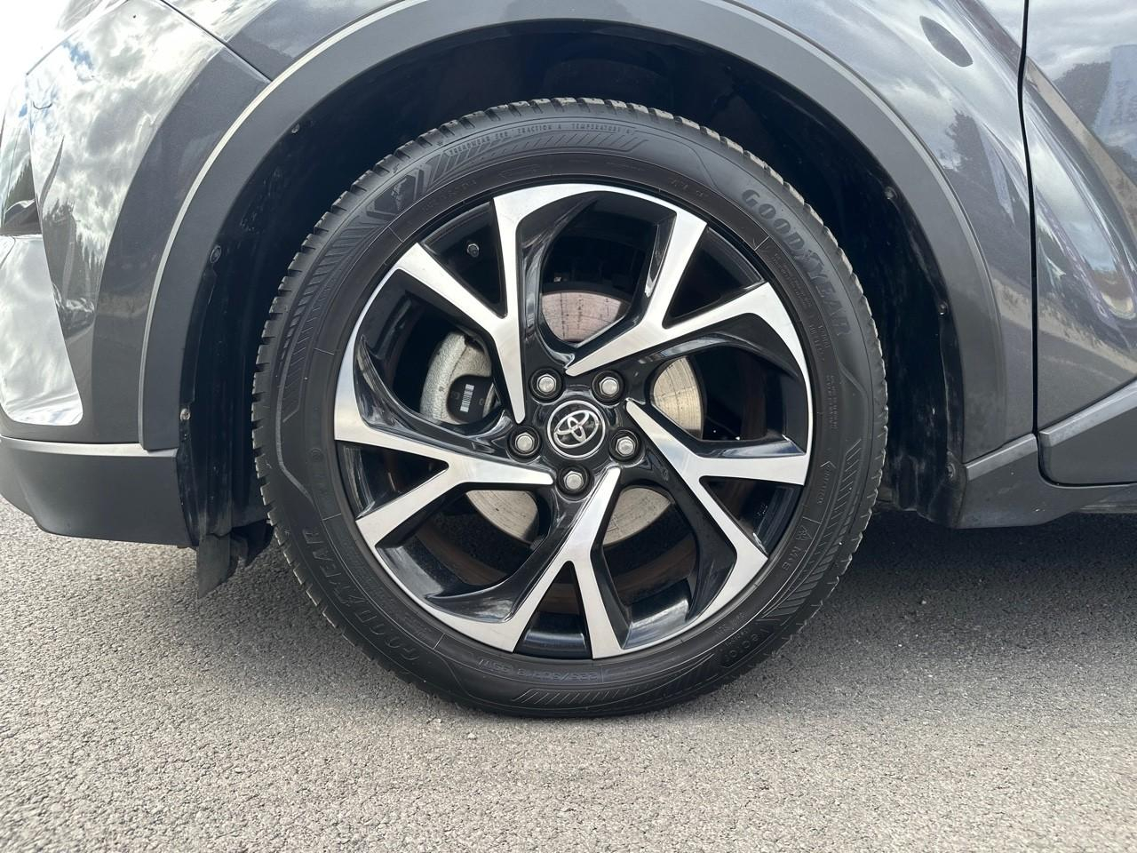 Toyota C-Hr 122h collection 2wd e-cvt rc18 — photo 11