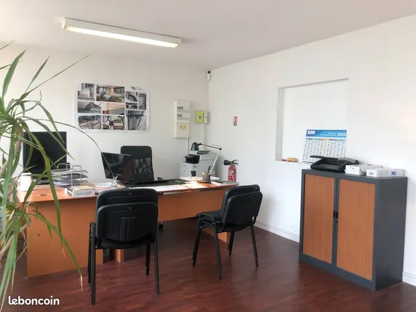 Location local d'activité - entrepôt à Saint-Jean d'Illac