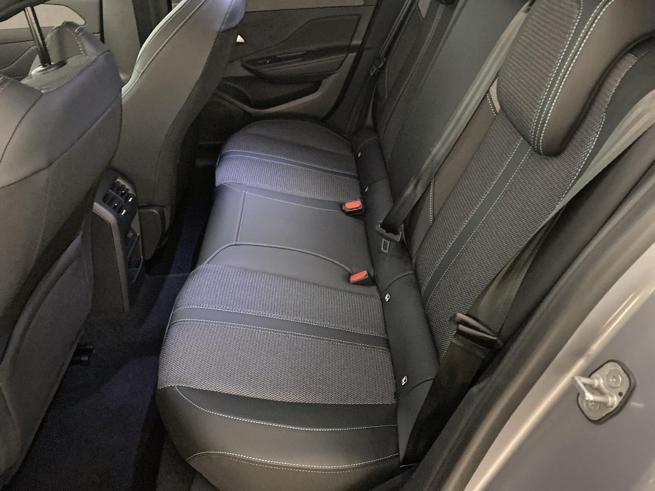 Peugeot 308 hybrid 145 e-dcs6 allure — photo 10