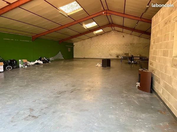 Local d’activité et entrepôt Location Monthou-sur-Bièvre  360m² 1650€