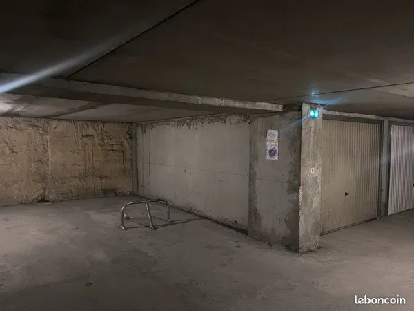 Place de stationnement couvert - gare 300m
