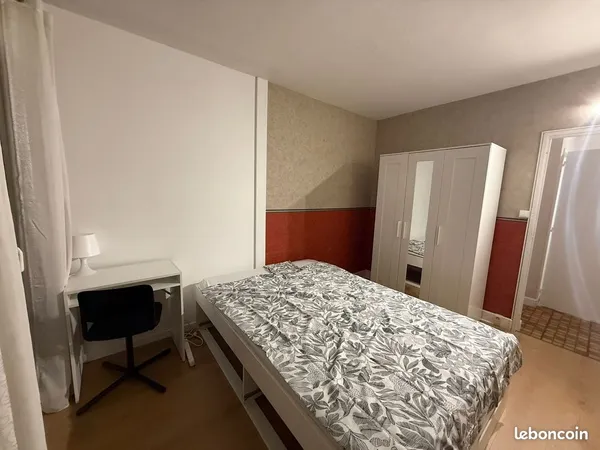 Belle chambre disponible dans appartement spacieux