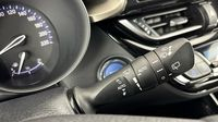 Toyota C-Hr 122h Distinctive 2WD E-CVT MY22 — photo 27