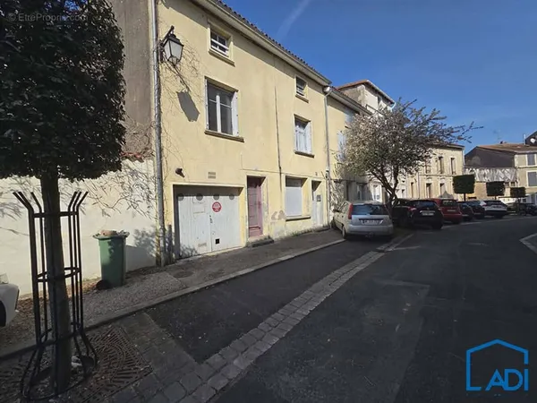 Centre de Saint-Maixent ! À proximité immédiate des commodités