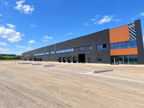 Local d'activité 26698 m²