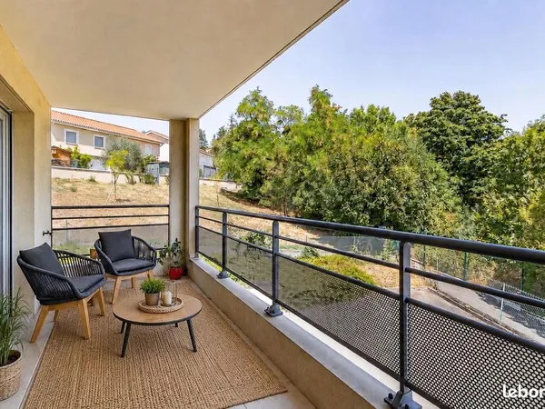 Coup de coeur à Vaugneray : Spacieux T4 de 91 m², terrasse, cave, 2 places de parking