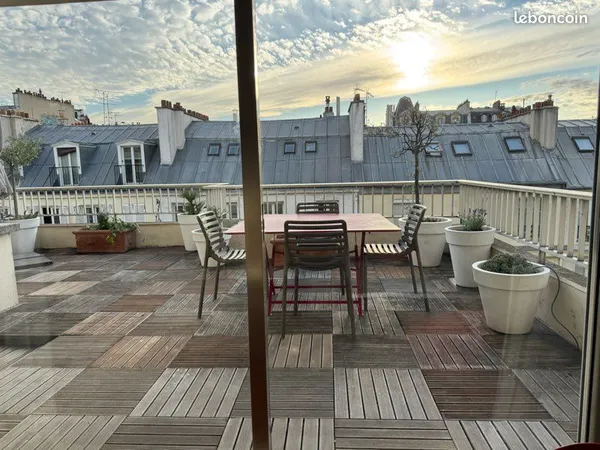 Rare F1 avec grande terrasse proche Bastille et place des Vosges