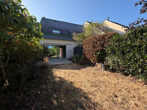 T.4 MAISON 105,24m² à BADEN avec jardinet et parking.
