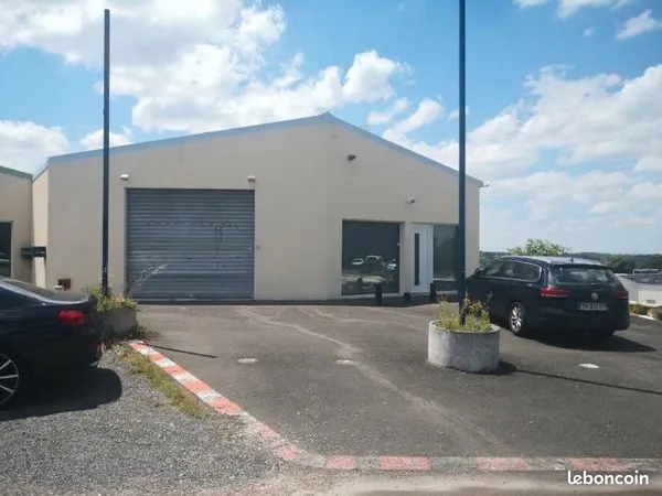Local activité ou stockage 240m2 sur Puymoyen