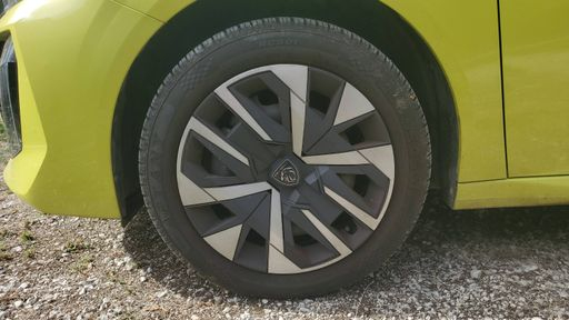 Peugeot 208 1.2 PureTech 100 - Active – 2024 – 14224 km – Essence – Boîte Manuelle — photo 14