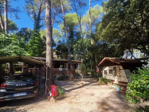 Terrain 385 m²