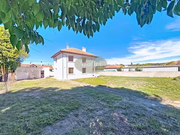Maison de ville 7 pièces avec jardin, à Semeac