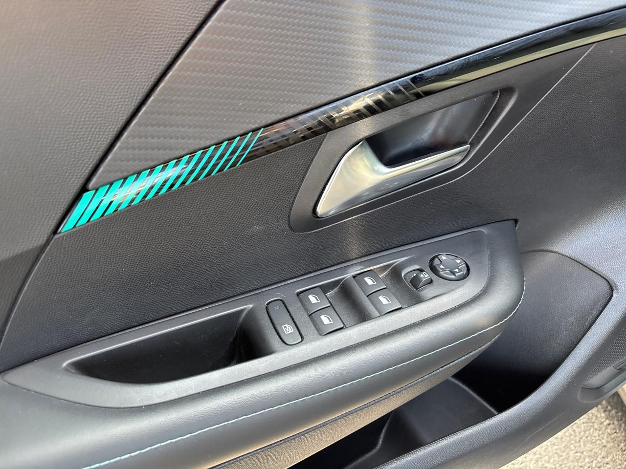 Peugeot 208 1.2 puretech 100ch s&s allure — photo 16