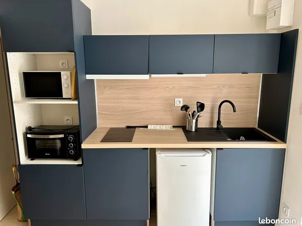 Studio meublé, équipé avec WIFI. Location au mois