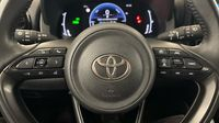 Toyota Yaris 116h Design 5p MY22 — photo 25