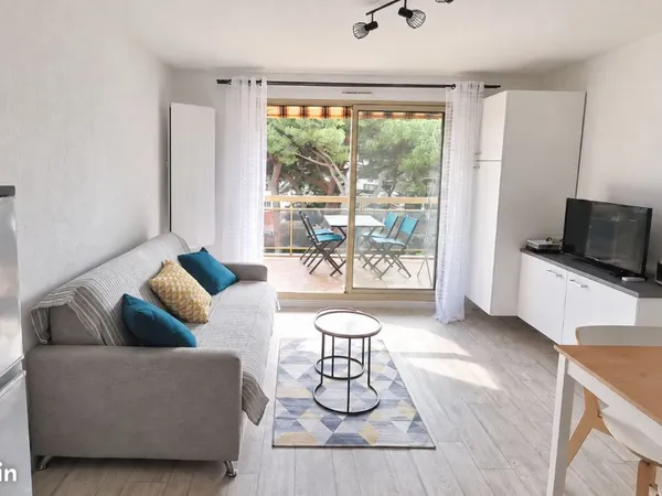 Hyères - port à pied | studio 22.5 m² avec terrasse et parking privatif