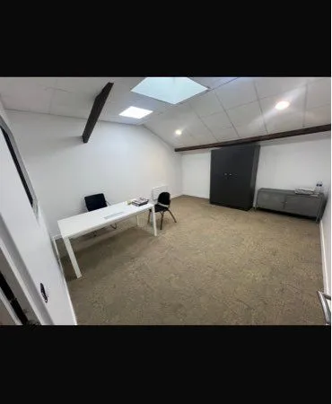 LOCATION DE BUREAU DE 15 m² + ENTREPÔT DE 80 m² - VILLENEUVE-SAINT-GEORGES (94)