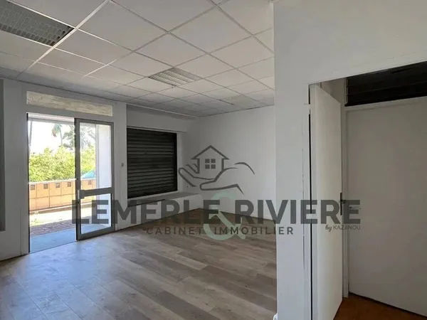 Local commercial 2 pièces 49 m²