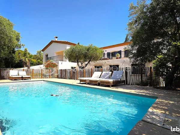 Villa 11 pièces 320 m²