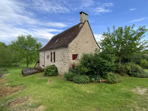 Maison en pierre sur le secteur  de GRAMAT avec trois chambres et deux dépendances, 4380 m² de terra