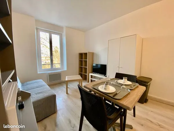 Studio meublé et rénové à louer