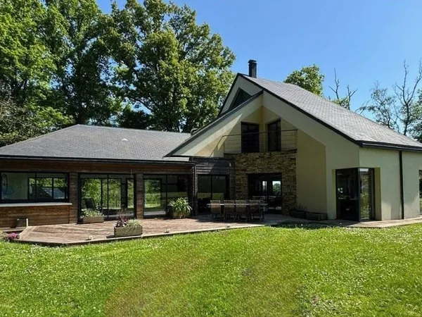 Maison 8 pièces 300 m²