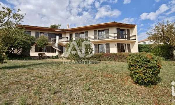 Maison 8 pièces 212 m²