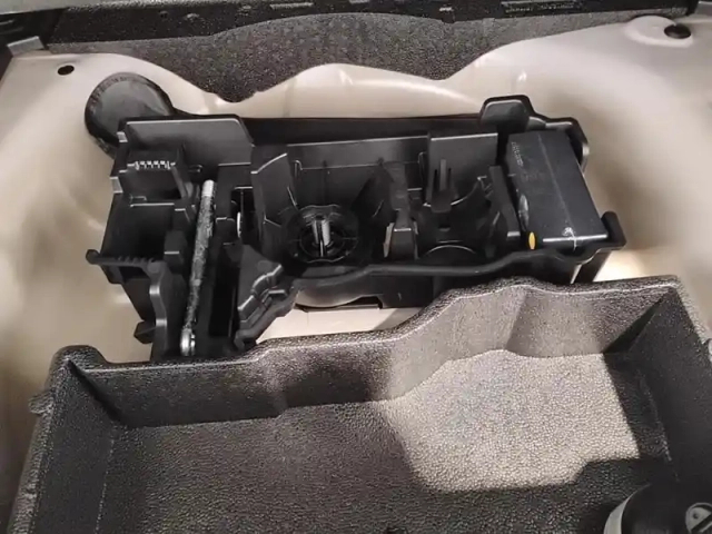 Peugeot 2008 turbo 100 ch bvm6 allure — photo 27