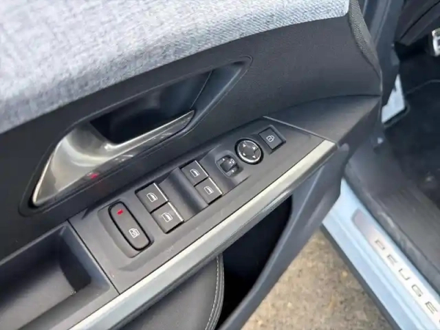 Peugeot 3008 hybrid 136 e-dcs6 gt — photo 20
