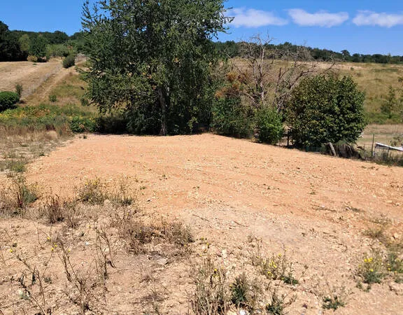Terrain 891 m²