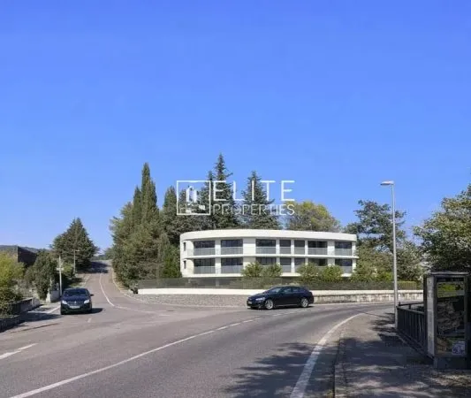 LOCAL COMMERCIAL DE 220 m² - 1ER ÉTAGE - MOUANS-SARTOUX