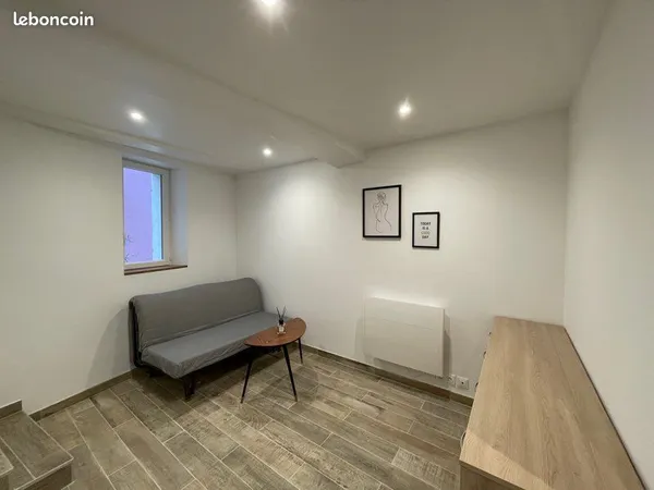 Studio rénové - centre ville