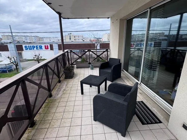 T2 meublé 54 m² avec grande terrasse et parking sécurisé