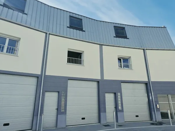 À louer - Bureau & Entrepôt industriel sécurisé