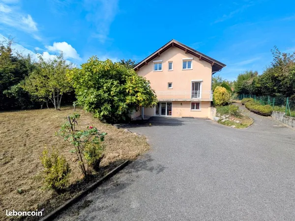 Villa familiale ou investissement locatif à Yvoire (250 m² - 9 chambres)