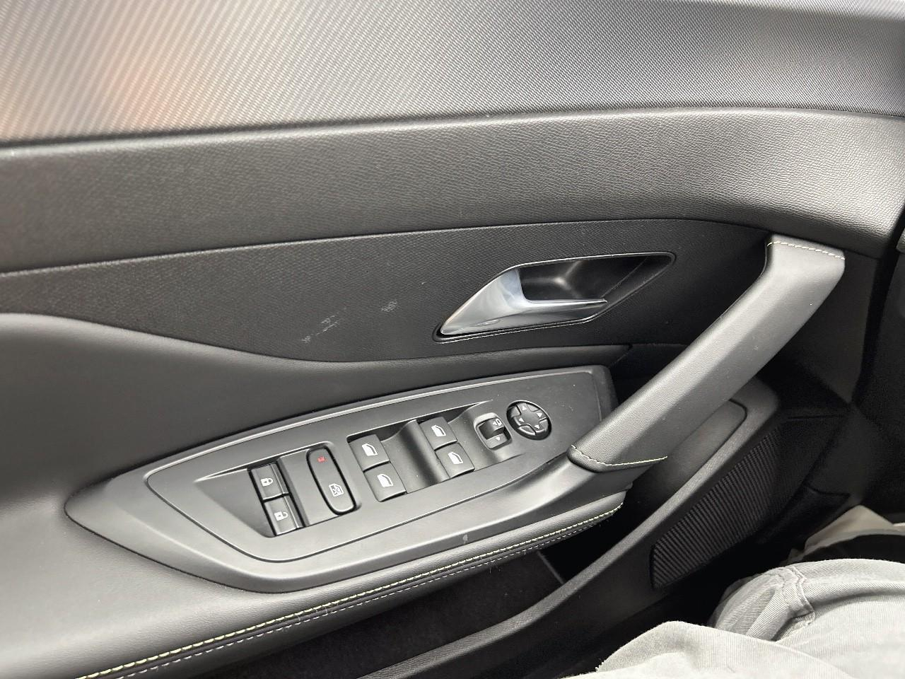 Peugeot 308 hybrid 145 e-dcs6 gt — photo 26