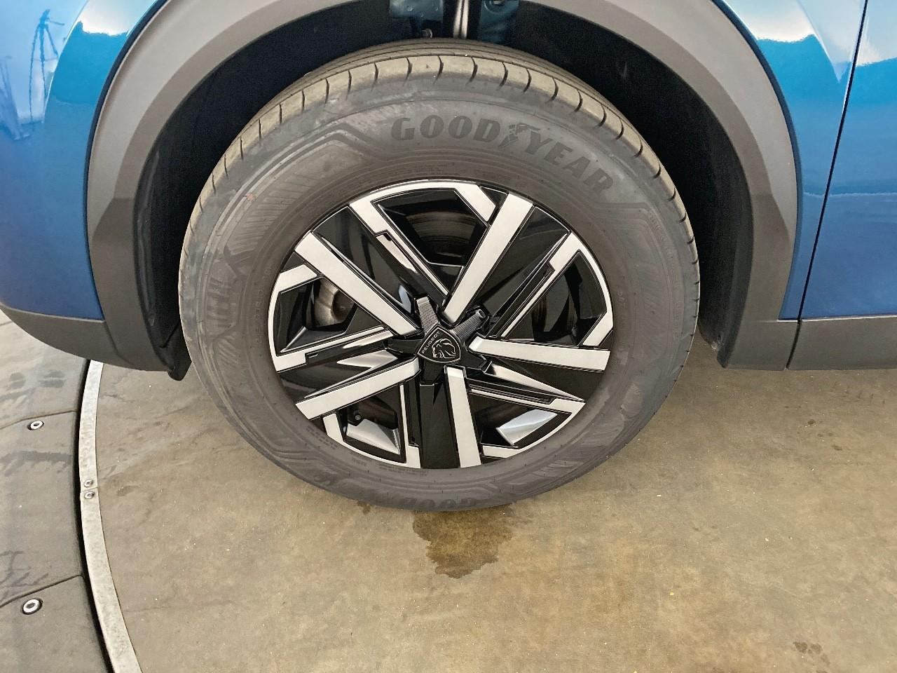 Peugeot 2008 hybrid 136 e-dcs6 style — photo 11