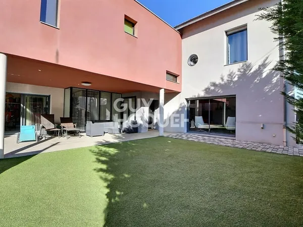Montchat - Maison contemporaine T7 - 4 chambres avec piscine, garage et cave - 69003