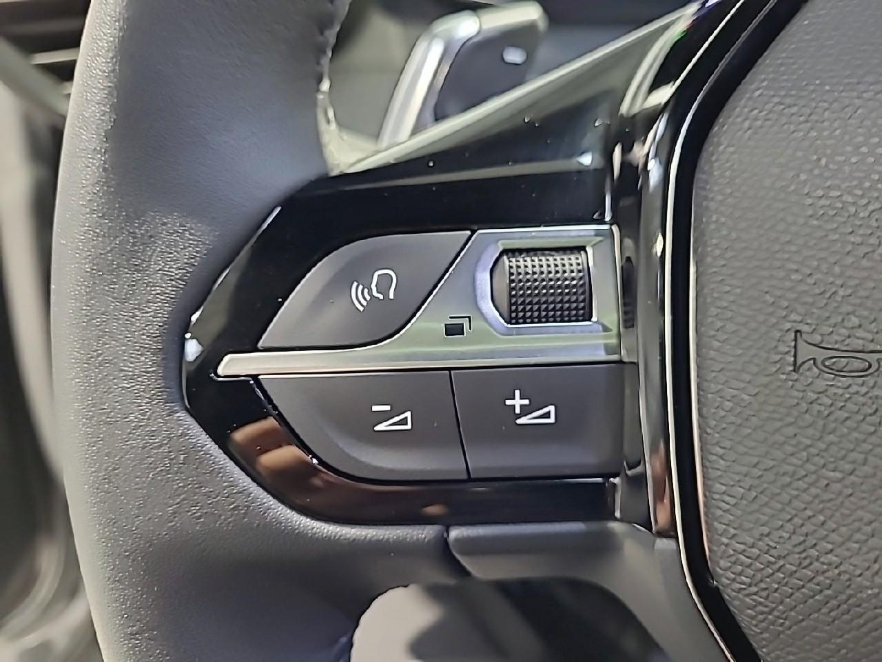 Peugeot 2008 hybrid 145 ch e-dcs6 allure — photo 22